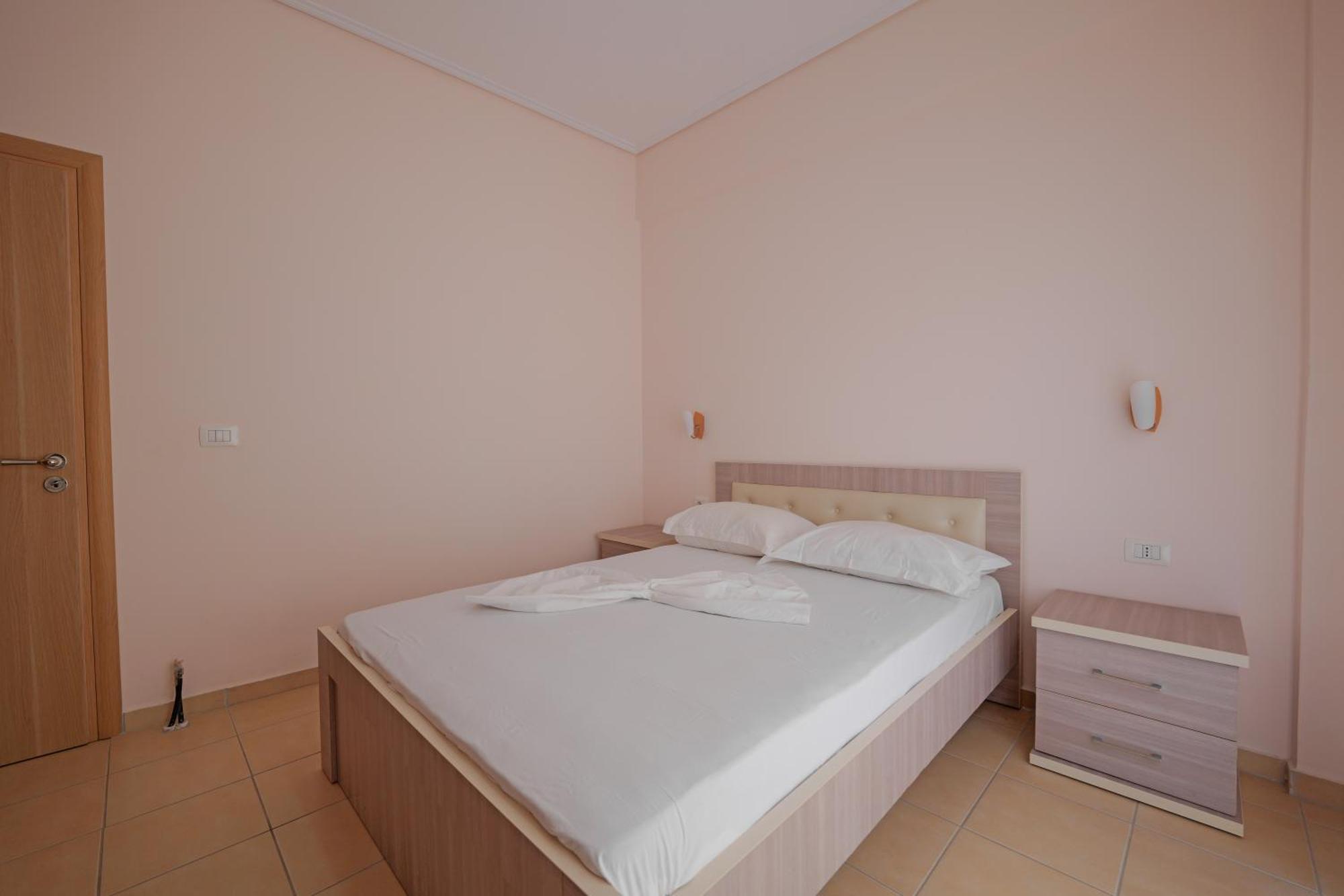 Dana Hotel Apartments Sarande Exterior photo