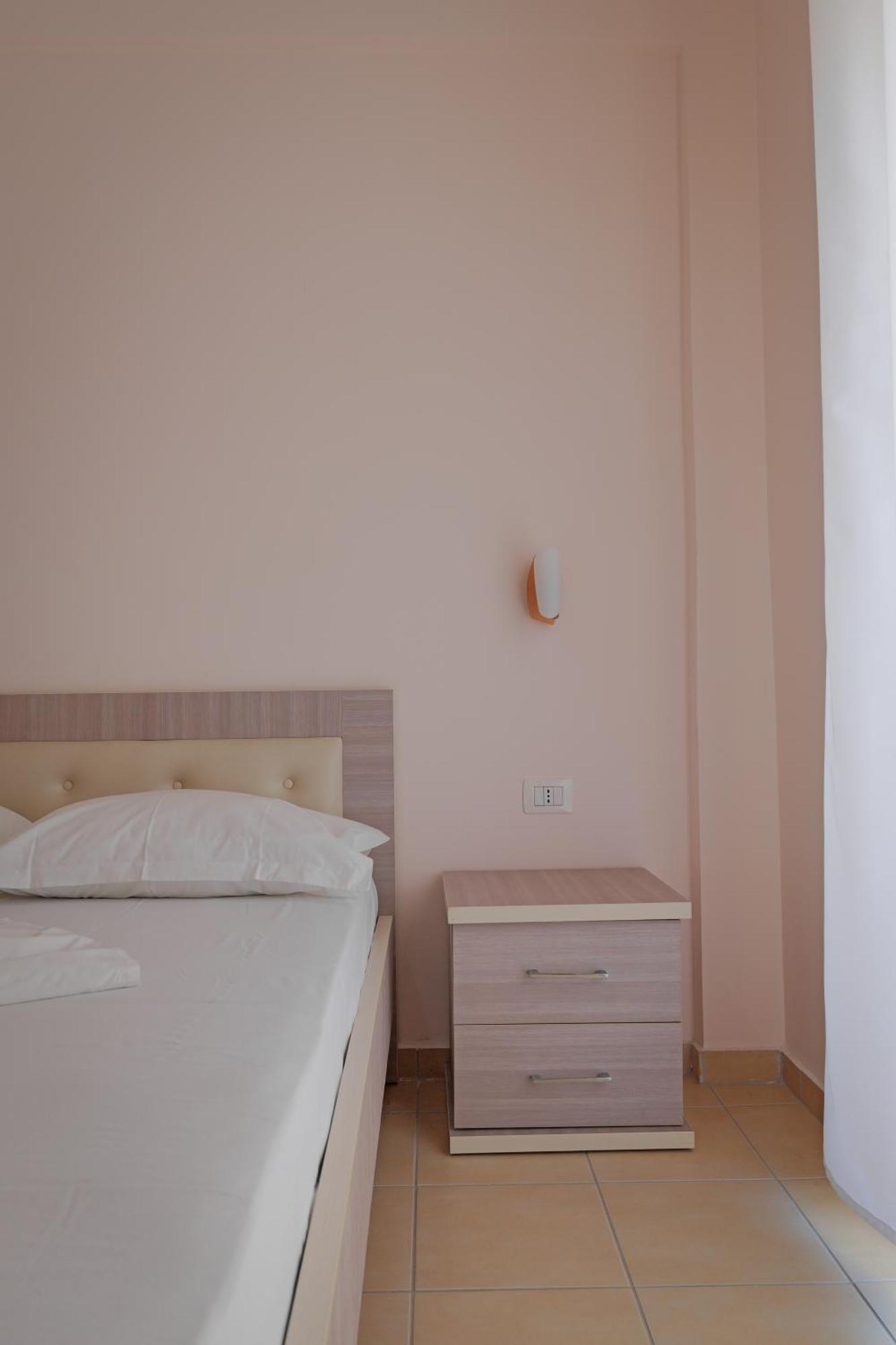 Dana Hotel Apartments Sarande Exterior photo